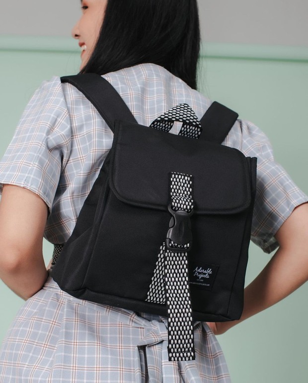 Adorable Projects Vezzar Bucket Bag Black/instagram.com/adorableprojects Tas untuk Kuliah