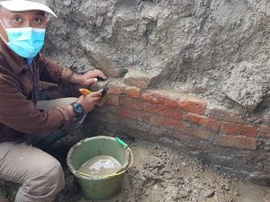 Arkeolog Temukan Struktur Bangunan di Lokasi Bata yang Diduga Candi Arkeolog Temukan Struktur Bangunan di Lokasi Bata yang Diduga Candi