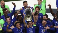 Para pemain Chelsea mengangkat tropi Liga Champions. Michael Steele/Pool via AP.