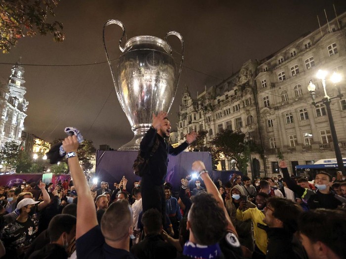 Chelsea supporters celebrate in west London, England after their team won the Champions League final soccer match between Manchester City and Chelsea which is being played at the Dragao stadium in Porto, Portugal, Saturday, May 29, 2021. Chelsea won the match 1-0. (AP Photo/Matt Dunham)
