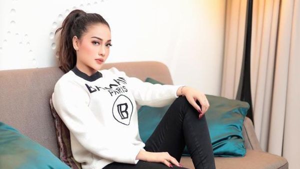 Potret Chintya Ramlan yang Sering Disangka Adik Olla Ramlan