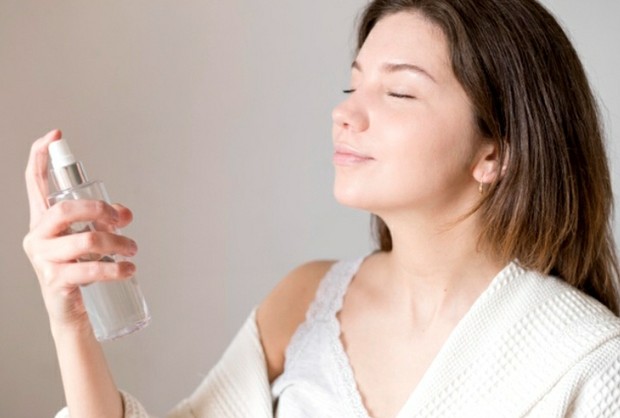 Face Spray | Freepik.com Face Spray | Freepik.com