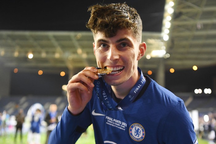 PORTO, PORTUGAL - MAY 29: Kai Havertz of Chelsea celebrates with his winners medal following victory during the UEFA Champions League Final between Manchester City and Chelsea FC at Estadio do Dragao on May 29, 2021 in Porto, Portugal. (Photo by David Ramos/Getty Images)