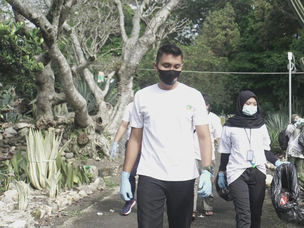 Yuk, Bersihkan Kebun Raya Bogor dari Sampah Plastik Yuk, Bersihkan Kebun Raya Bogor dari Sampah Plastik