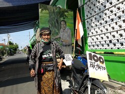 Unik, Pria Ini Melukis Sambil Jalan Kaki Untuk Kenang Soeharto