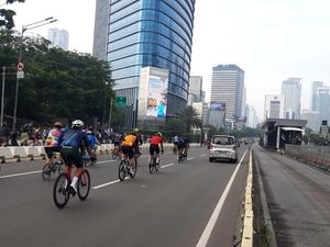 Duh! Masih Ada Pesepeda Gowes di Jalur Kanan Sudirman-Thamrin