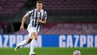 Dilansir dari Sky Sports, Chelsea ikut berburu bek tengah Juventus, Matthijs de Ligt. Setelah ditinggal Ruediger dan Christensen, The Blues harus segera beli bek baru! (Getty Images)