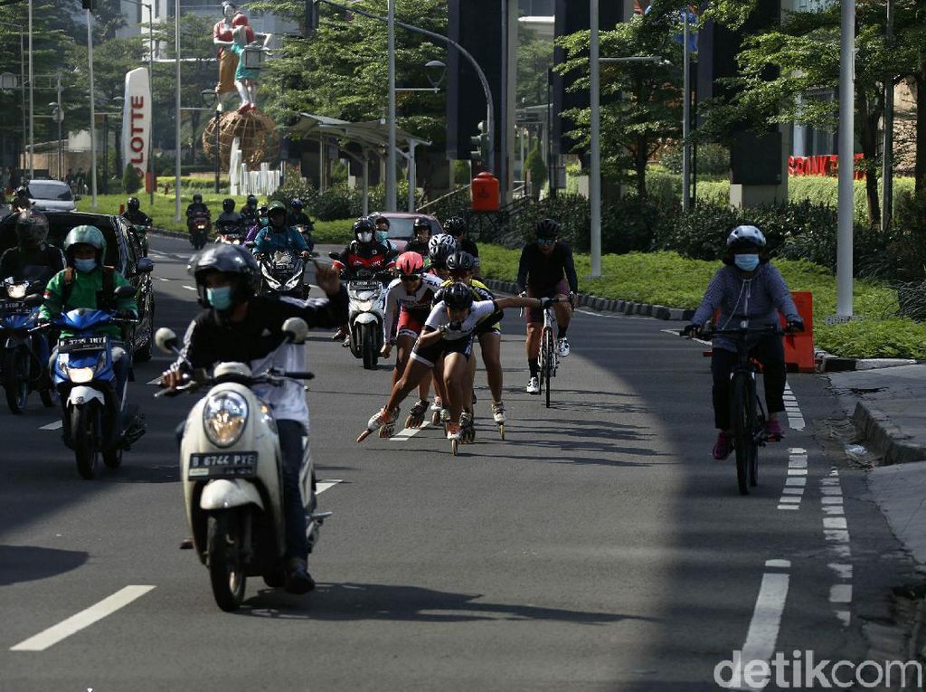 Menikmati Cuaca Jakarta yang Cerah Berawan Menikmati Cuaca Jakarta yang Cerah Berawan