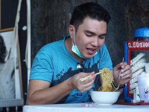 Aldi Taher Incar Kaesang Jadi Mitra Bisnis Mie Ayam Aldi Taher Incar Kaesang Jadi Mitra Bisnis Mie Ayam