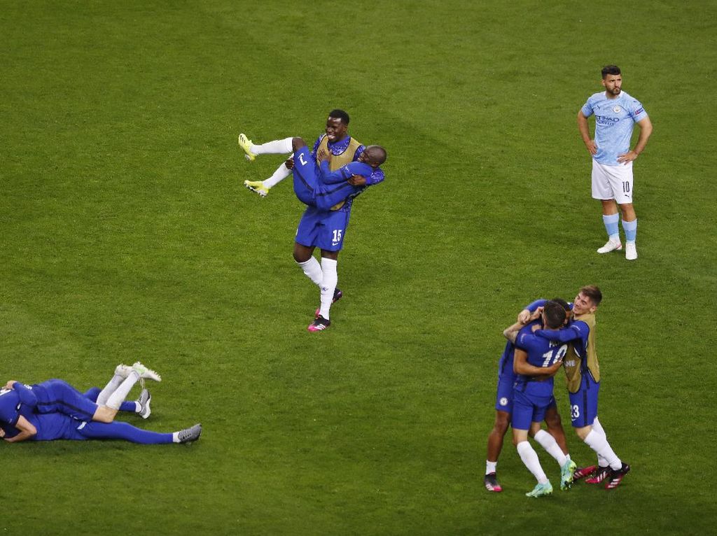 Chelsea Juara Liga Champions, Kante Diangkat-angkat Chelsea Juara Liga Champions, Kante Diangkat-angkat