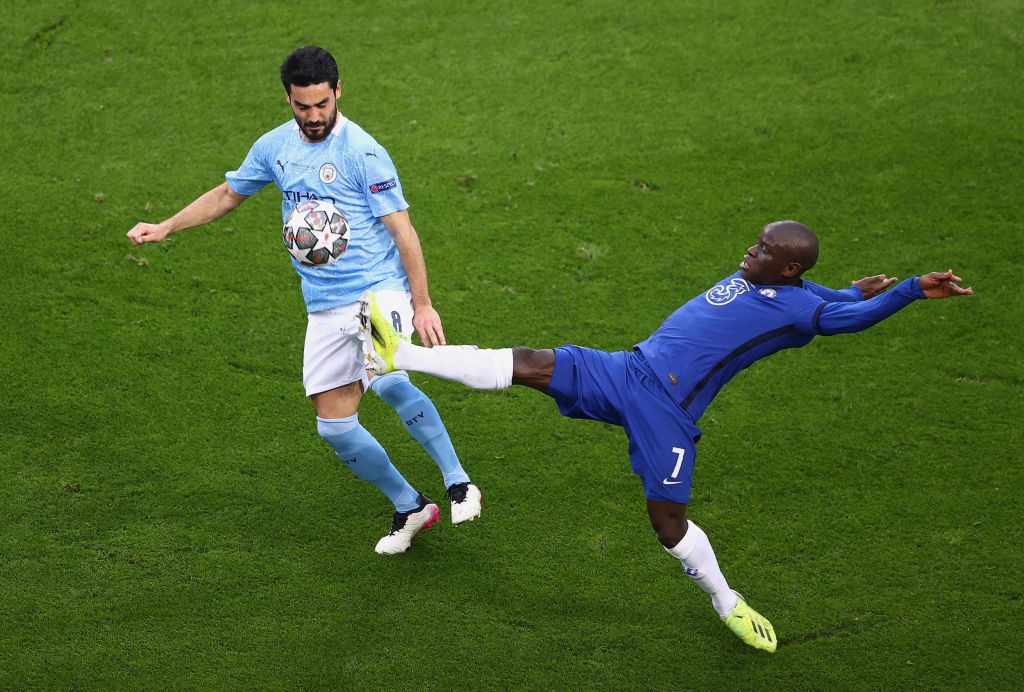 PORTO, PORTUGAL - MAY 29: N'Golo Kante of Chelsea and Ilkay Gundogan of Manchester City battle for possession during the UEFA Champions League Final between Manchester City and Chelsea FC at Estadio do Dragao on May 29, 2021 in Porto, Portugal. (Photo by Michael Steele/Getty Images)