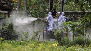 Penyemprotan Disinfektan untuk Cegah Klaster Kampung
