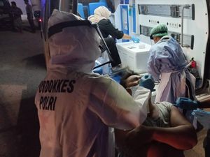 47 Pengguna Jalan di Sumbawa Dites Antigen, 1 Orang Positif COVID-19