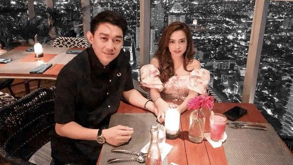 Resmi Menikah, Ini Momen Ifan Seventeen dan Citra Monica saat Makan Malam Romantis
