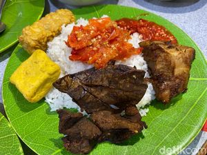 RM Ampera 2 Tak : Prasmanan Sundaan dengan Sambal Dadak yang Raos Pisan!