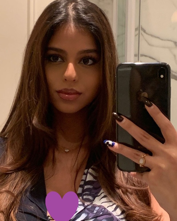 Suhana Khan mirror selfie dengan wajah close up/instagram.com/suhanakhan2