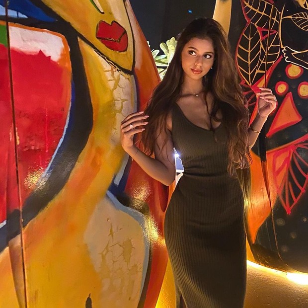 Suhana Khan menikmati keindahan malam berlampu/instagram.com/suhanakhan2