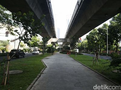 Tak Ada Parkir Liar, Kolong JLNT Casablanca Terlihat Rapi