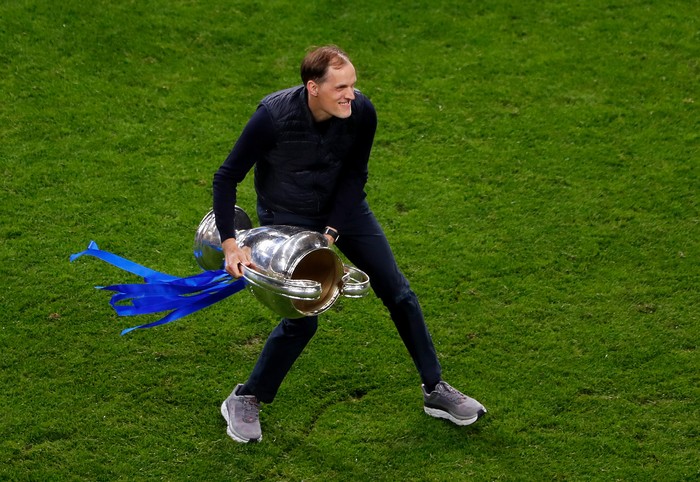 PORTO, PORTUGAL - MAY 29: Thomas Tuchel, Manager of Chelsea celebrates with the Champions League Trophy following their teams victory in the UEFA Champions League Final between Manchester City and Chelsea FC at Estadio do Dragao on May 29, 2021 in Porto, Portugal. (Photo by Susan Vera - Pool/Getty Images)