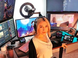 Demi Tambah Penghasilan, Gamer Cantik Berpose Telanjang