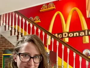 Niat Abis! Penggemar McDonalds Ini Sulap Rumahnya Persis Gerai McDonalds Niat Abis! Penggemar McDonalds Ini Sulap Rumahnya Persis Gerai McDonalds