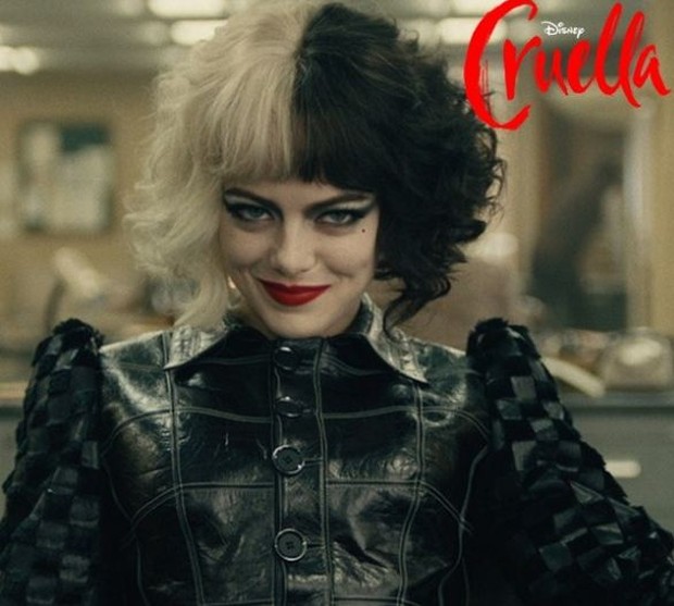 Karakter Cruella de Ville yang diperankan oleh Emma Stone.
