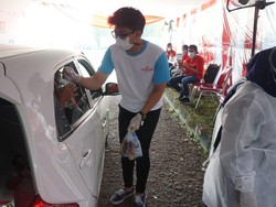 Minimalisir Efek Samping Vaksin Siapkan Tubuh Tetap Terhidrasi