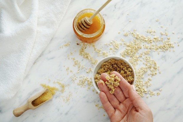 Madu dan gula dapat dijadikan sebagai scrub untuk bibir/freepik.com