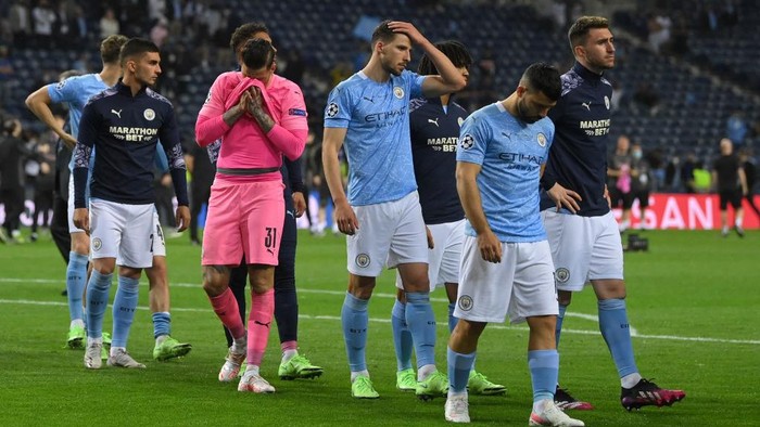 Manchester Citys players react at the end of the UEFA Champions League final football match between Manchester City and Chelsea FC at the Dragao stadium in Porto on May 29, 2021. (Photo by David Ramos / various sources / AFP)