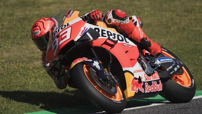 Marc Marquez jatuh di MotoGP Catalunya 2021. (Foto: Getty Images/Mirco Lazzari gp)