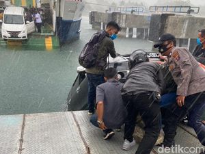 Polisi Periksa 9 Saksi Terkait Mobil Tercebur di Danau Toba Polisi Periksa 9 Saksi Terkait Mobil Tercebur di Danau Toba