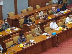 Nadiem: Mal Sudah Dibuka, Sekolah Harus Lakukan Tatap Muka