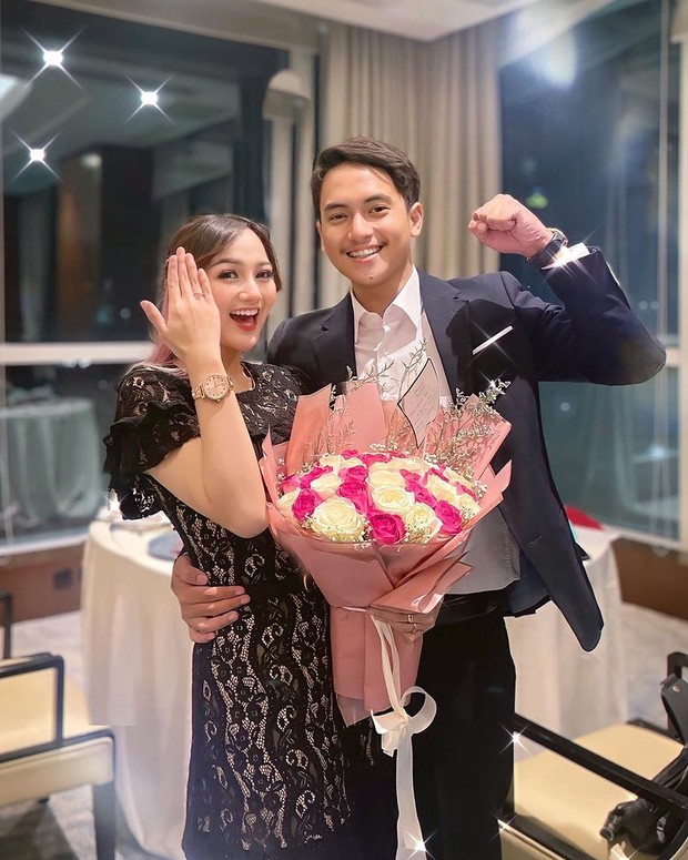 Nanda Arsyinta & Ardya Tridwantoro/sumber: Instagram.com/Ardya.th Nanda Arsyinta & Ardya Tridwantoro tunangan