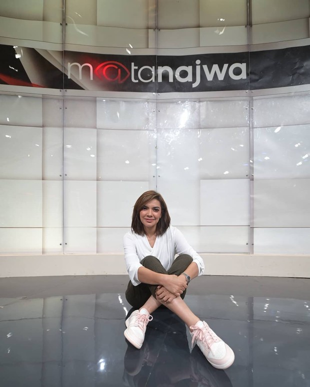 Nyaman pakai sneakers (sumber: instagram.com/najwashihab) Nyaman memakai sneakers untuk kegiatan sehari-hari