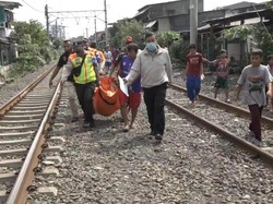 Pria Muda Tabrakkan Diri ke KRL Dekat Stasiun Pesing, Tewas di TKP