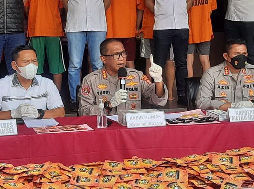 4 Fakta Miris Anak Muda Bikin Pabrik Ganja Beromzet Ratusan Juta 4 Fakta Miris Anak Muda Bikin Pabrik Ganja Beromzet Ratusan Juta