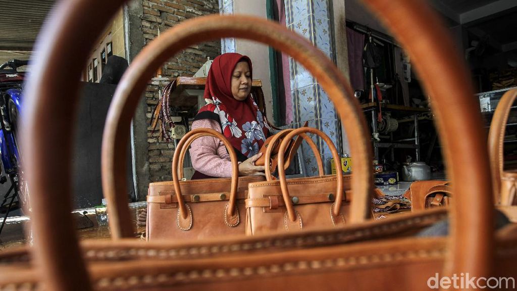 Sentra Kerajinan Kulit Manding Bantul Bertahan di Kala Pandemi Sentra Kerajinan Kulit Manding Bantul Bertahan di Kala Pandemi