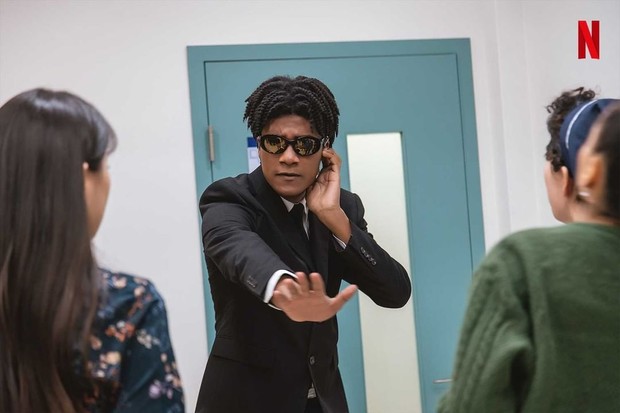 Sitkom Netflix So Not Worth It/sumber: www.instagram.com/netflixkr/ Alur So Not Worth It yang kocak dan menghibur.