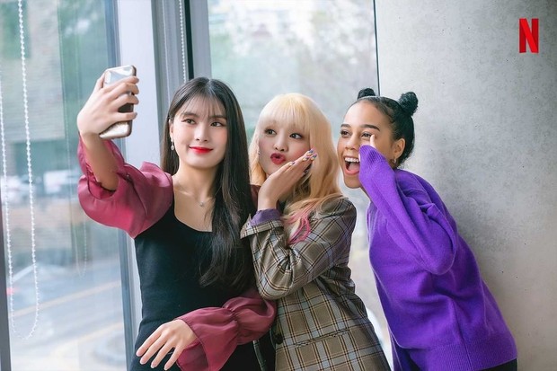 Sitkom Netflix So Not Worth It/sumber: www.instagram.com/netflixkr/ So Not Worth It yang melibatkan artis berbagai negara.