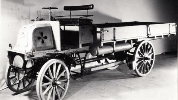 Ini Wujud Truk Pertama di Dunia