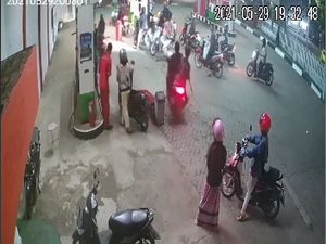 Remaja Bone Bacok Pemotor di SPBU, Ngaku Kebetulan Mau Jual Parang
