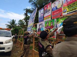 Waduh Reklame Hajatan Ini Mirip Kampanye Pilkada Waduh Reklame Hajatan Ini Mirip Kampanye Pilkada