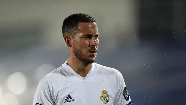 MADRID, SPAIN - APRIL 27:  Eden Hazard of Real Madrid looks on  during the UEFA Champions League Semi Final First Leg match between Real Madrid and Chelsea FC at Estadio Alfredo Di Stefano on April 27, 2021 in Madrid, Spain. Sporting stadiums around Spain remain under strict restrictions due to the Coronavirus Pandemic as Government social distancing laws prohibit fans inside venues resulting in games being played behind closed doors. (Photo by Denis Doyle/Getty Images)