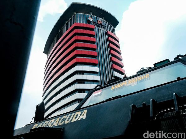 Kendaraan Taktis Disiagakan di Gedung KPK