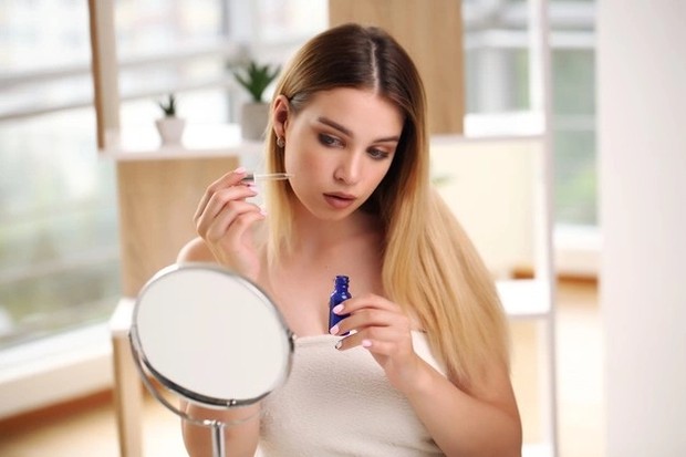 Ilustrasi cara penggunaan retinol sebaiknya dilakukan malam hari/freepik.com