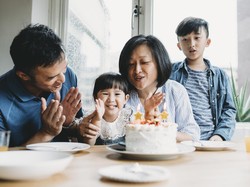 Mengapa Kita Makan Kue Saat Hari Ulang Tahun?