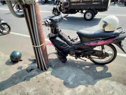 Pasutri di Blitar Tewas Setelah Motor yang Ditumpangi Tabrak Tiang Listrik