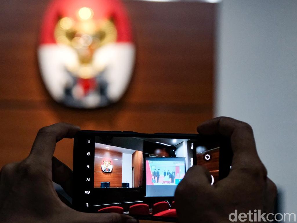 Jokowi Didesak Keluarkan Keppres untuk Batalkan Hasil TWK KPK