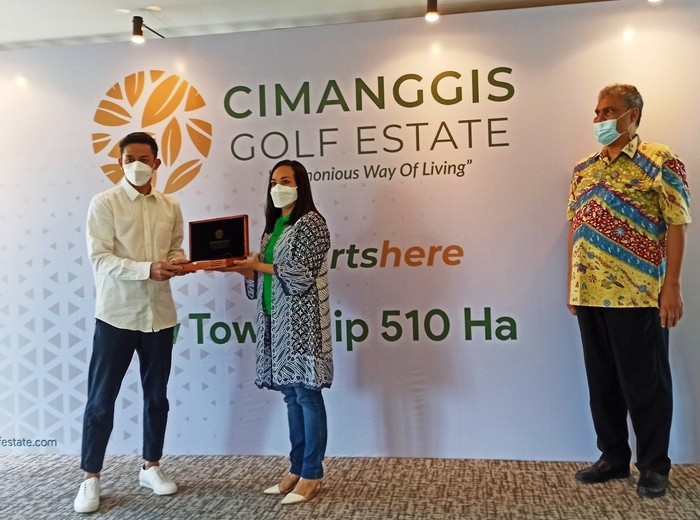 Atlet Bulu Tangkis Rian Ardianto Pilih Rumah Di Cimanggis, Ini Alasannya PT Mitra Bangun Prasada selaku pengembang perumahan Cimanggis Golf Estate mengawali serah Atlet Bulu Tangkis Rian Ardianto Pilih Rumah Di Cimanggis, Ini Alasannya