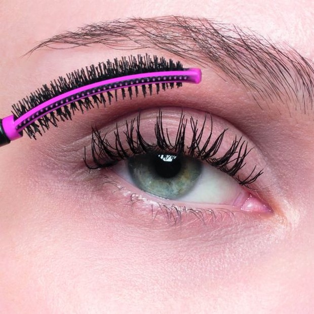 Pinterest.com/lookfantastic Membuat bulu mata lebih terangkat dan mengembang pada hasil akhir.